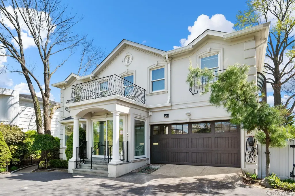 49 Harborview W Lawrence NY 11559