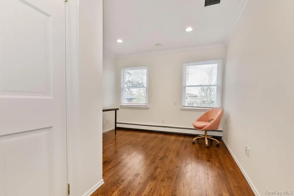 49 Harborview W Lawrence NY 11559
