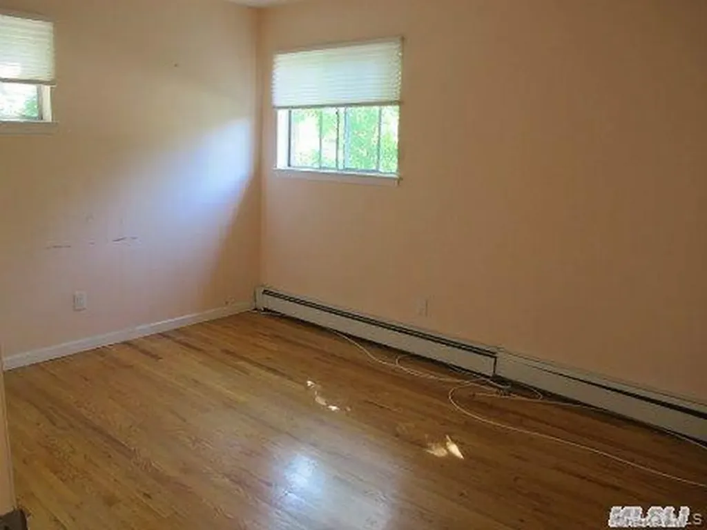 5 Elm Street Great Neck NY 11021