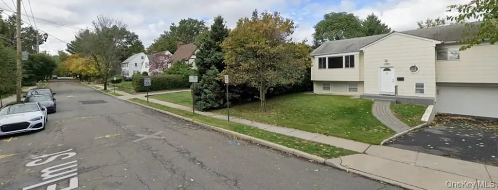 5 Elm Street Great Neck NY 11021