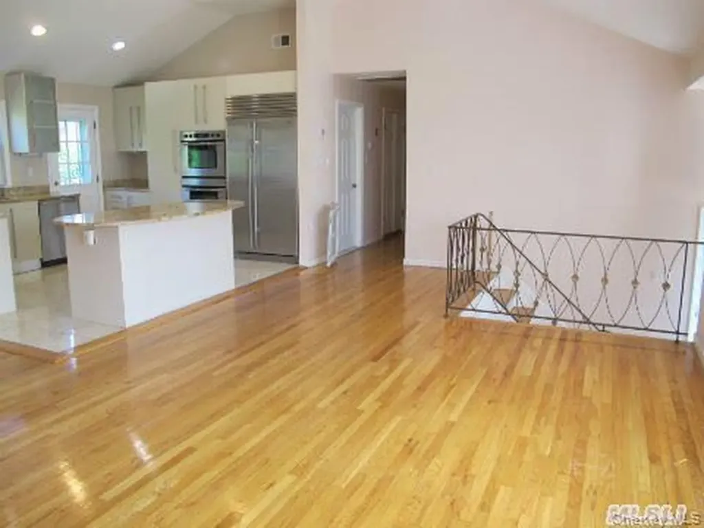 5 Elm Street Great Neck NY 11021