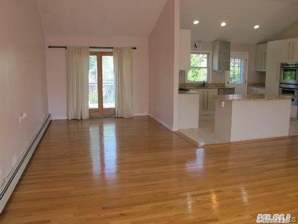 5 Elm Street Great Neck NY 11021