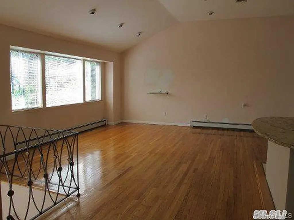 5 Elm Street Great Neck NY 11021