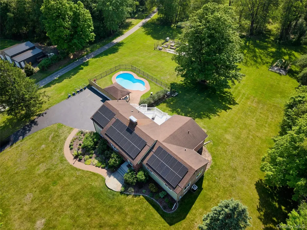 125 Smith Road Pleasant Valley NY 12569