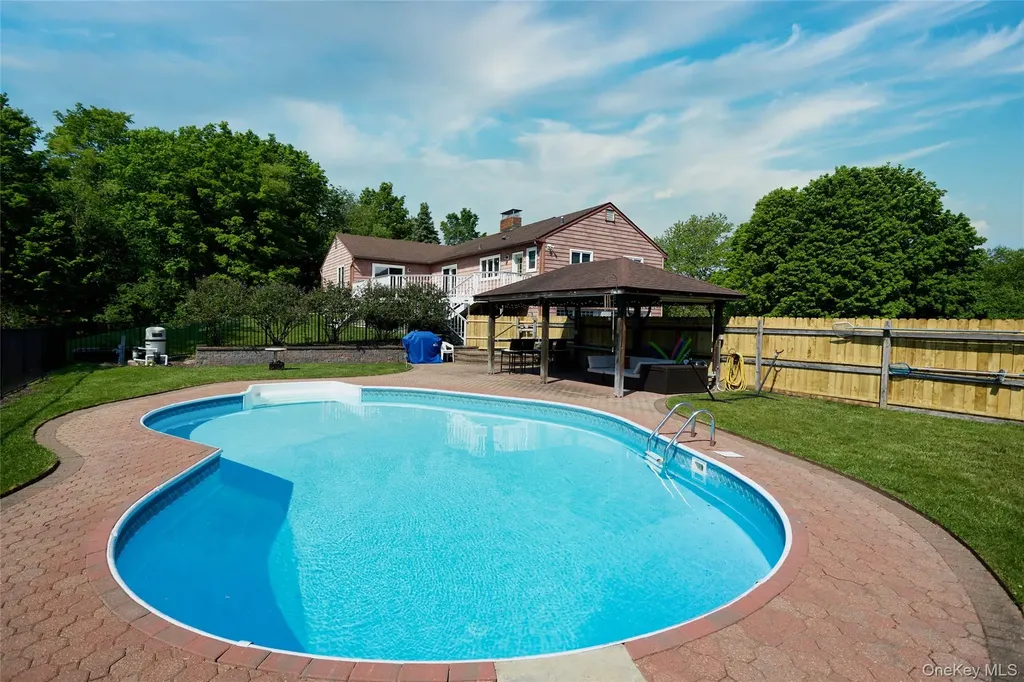 125 Smith Road Pleasant Valley NY 12569