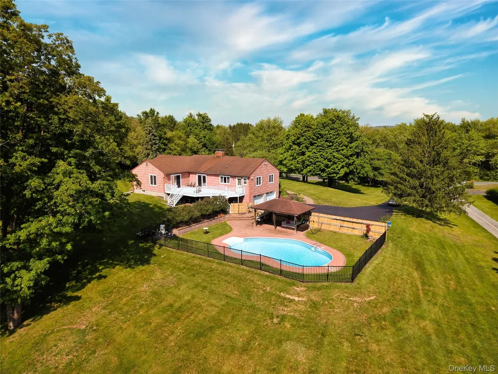 125 Smith Road Pleasant Valley NY 12569