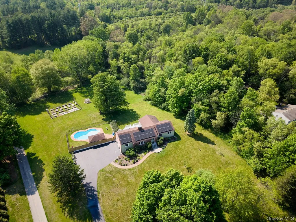 125 Smith Road Pleasant Valley NY 12569