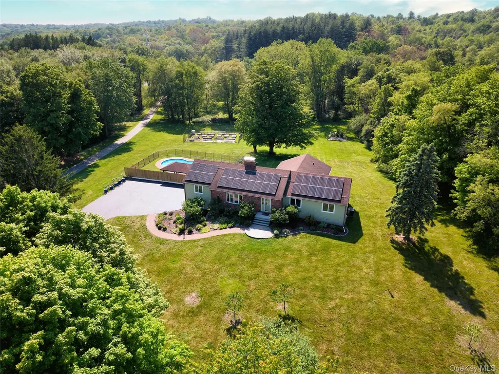 125 Smith Road Pleasant Valley NY 12569