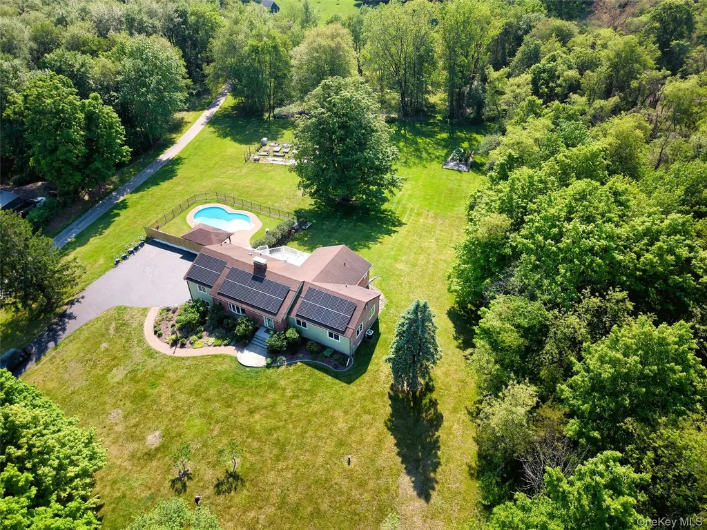125 Smith Road Pleasant Valley NY 12569