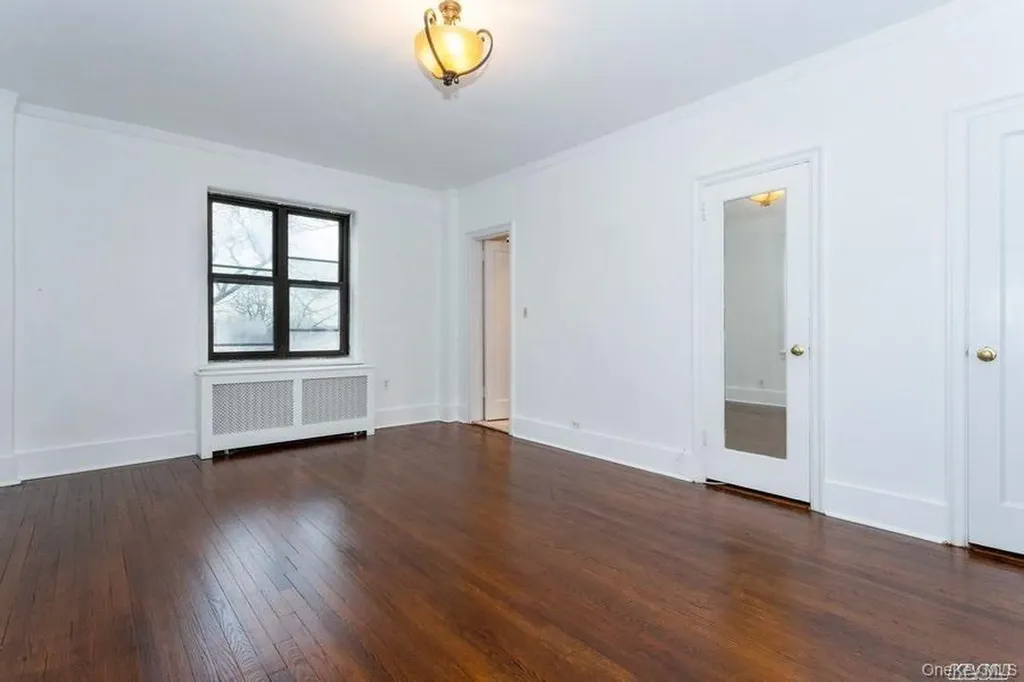 141 Wyckoff Place Woodmere NY 11598