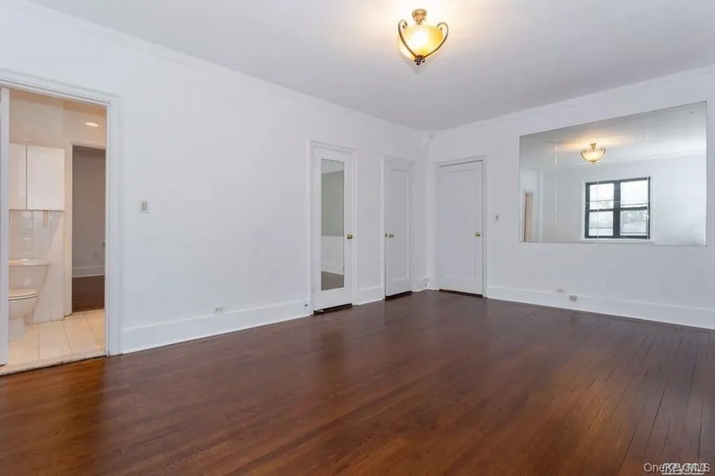 141 Wyckoff Place Woodmere NY 11598