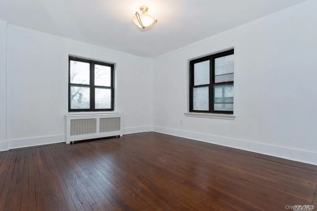 141 Wyckoff Place Woodmere NY 11598