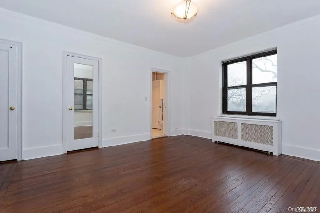 141 Wyckoff Place Woodmere NY 11598