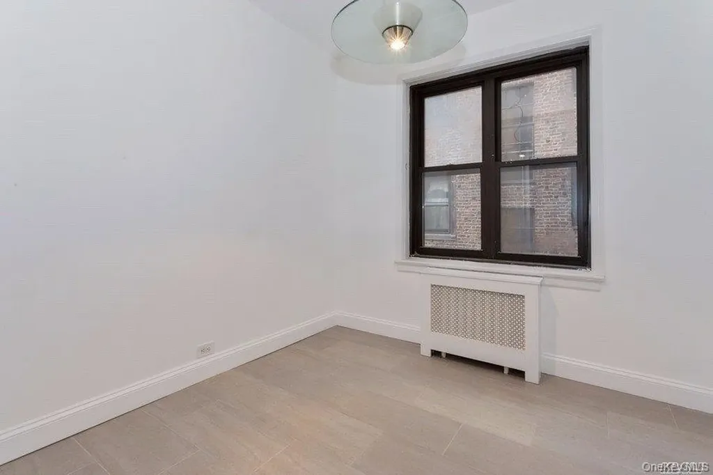 141 Wyckoff Place Woodmere NY 11598