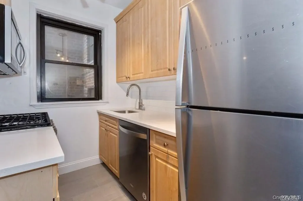 141 Wyckoff Place Woodmere NY 11598