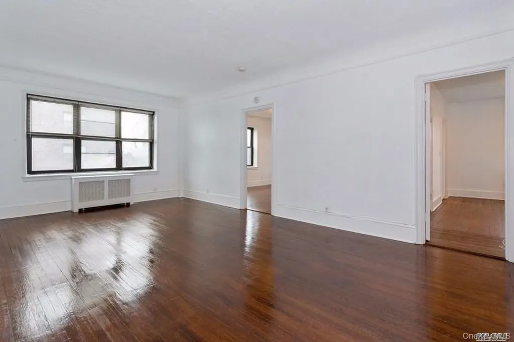141 Wyckoff Place Woodmere NY 11598