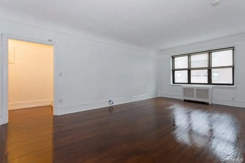 141 Wyckoff Place Woodmere NY 11598