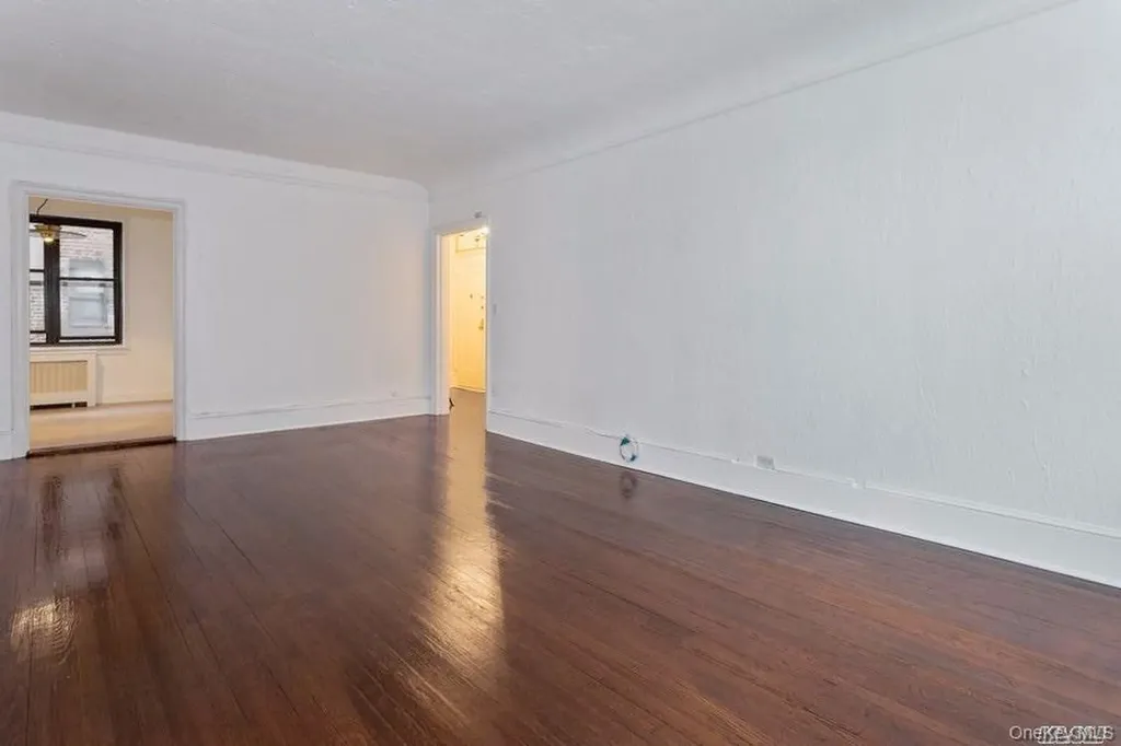 141 Wyckoff Place Woodmere NY 11598