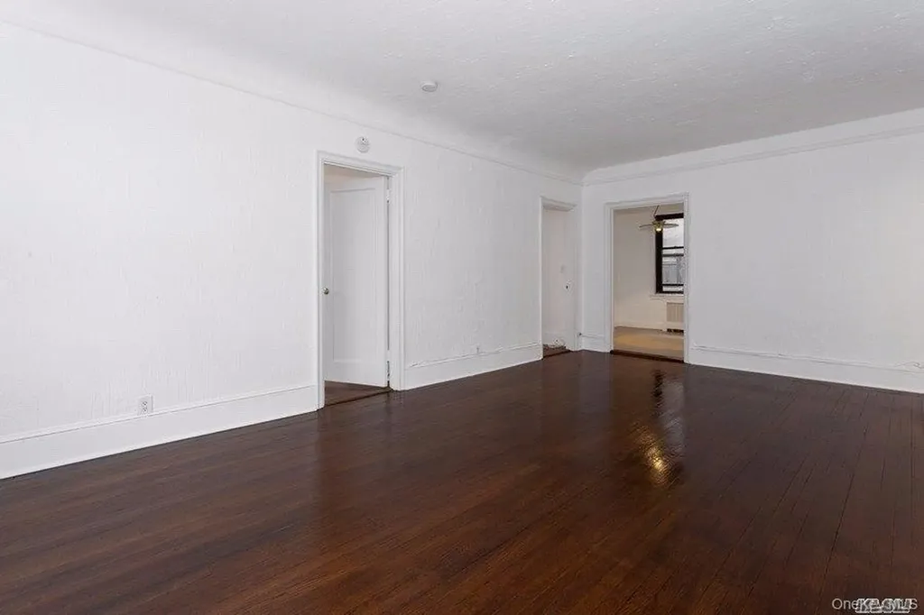 141 Wyckoff Place Woodmere NY 11598