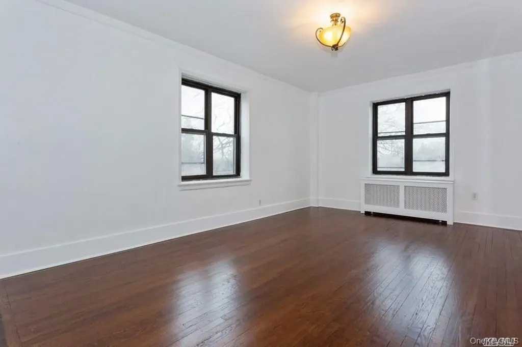 141 Wyckoff Place Woodmere NY 11598