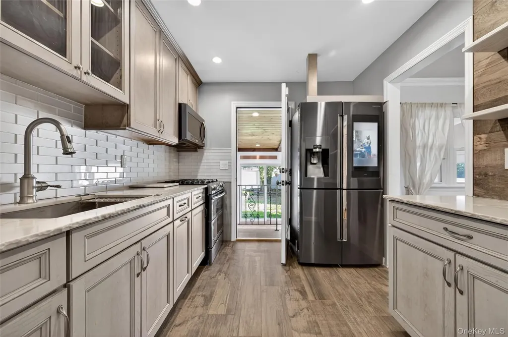 31 Broadway New Hyde Park NY 11040