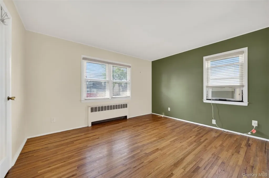 31 Broadway New Hyde Park NY 11040