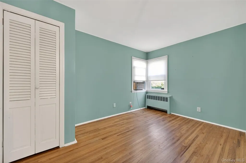 31 Broadway New Hyde Park NY 11040