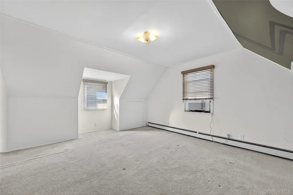 31 Broadway New Hyde Park NY 11040