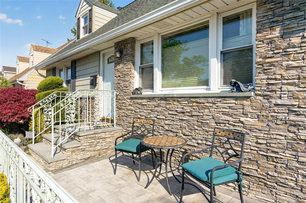 31 Broadway New Hyde Park NY 11040