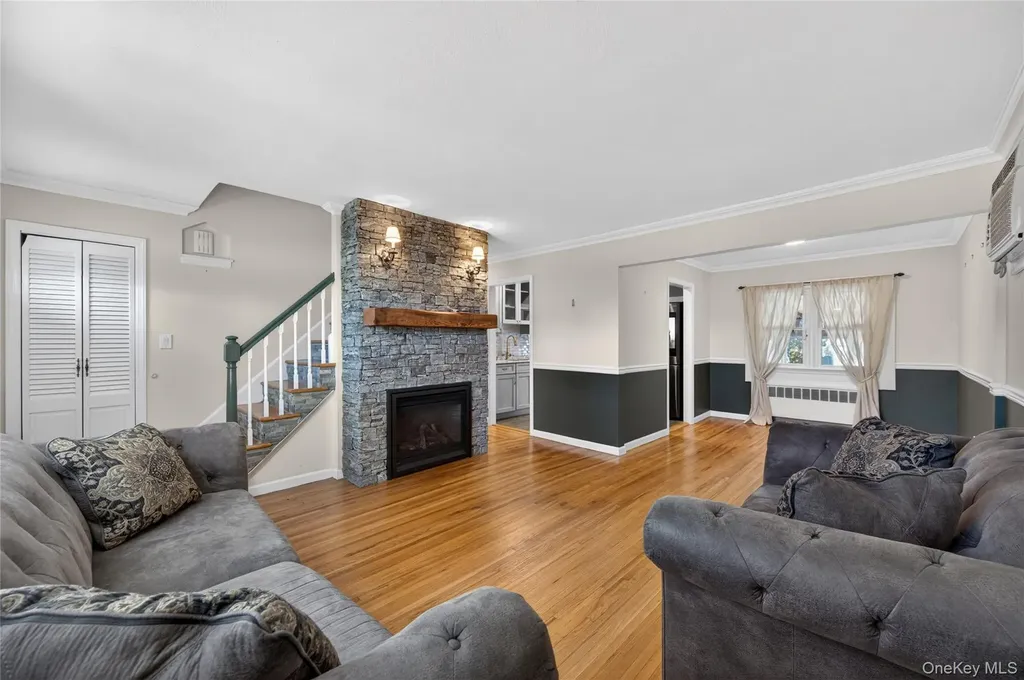 31 Broadway New Hyde Park NY 11040