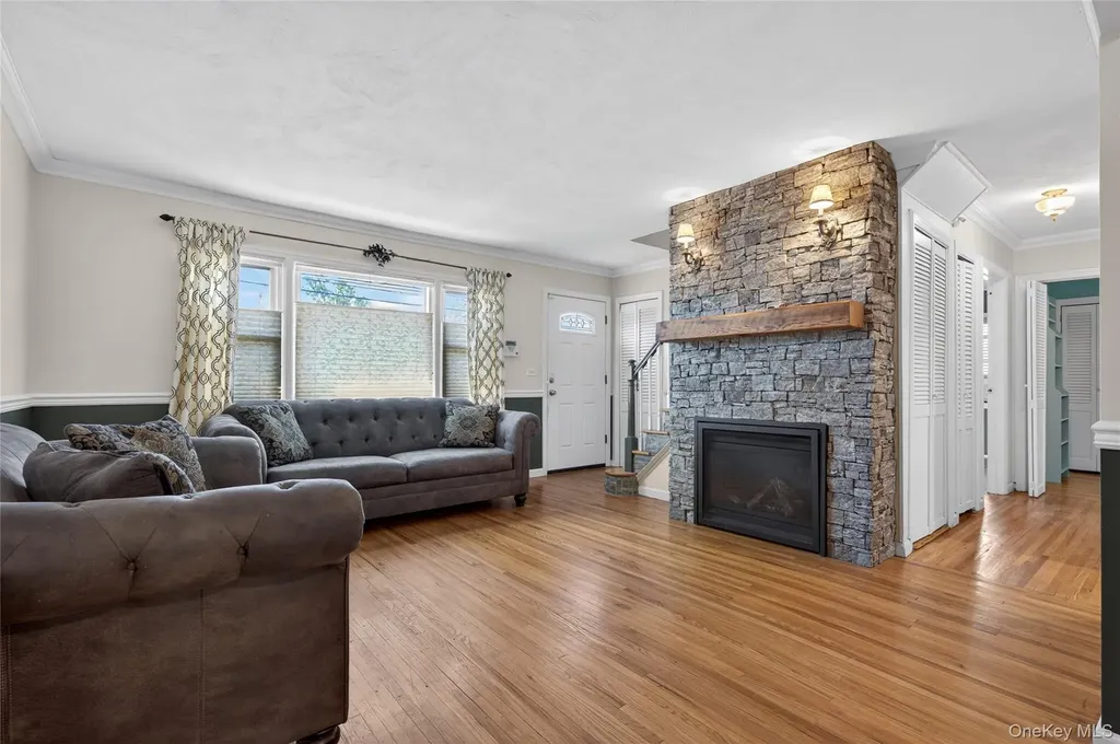31 Broadway New Hyde Park NY 11040