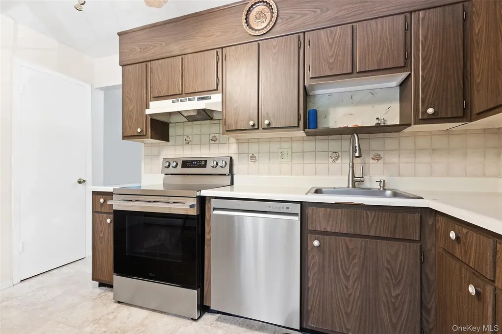 1840 Crompond Peekskill NY 10566