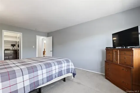 1840 Crompond Peekskill NY 10566