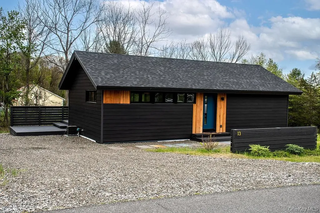13 Regal Road Hudson NY 12173