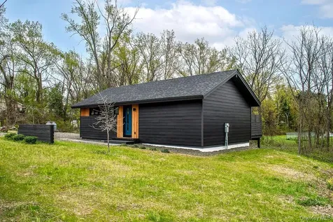 13 Regal Road Hudson NY 12173