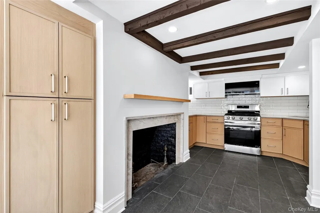 94 Main Street Roslyn NY 11576