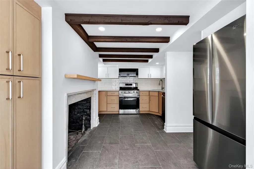 94 Main Street Roslyn NY 11576