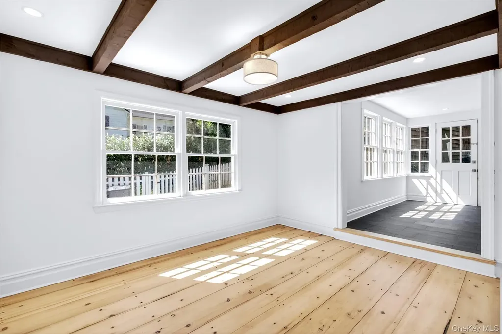 94 Main Street Roslyn NY 11576