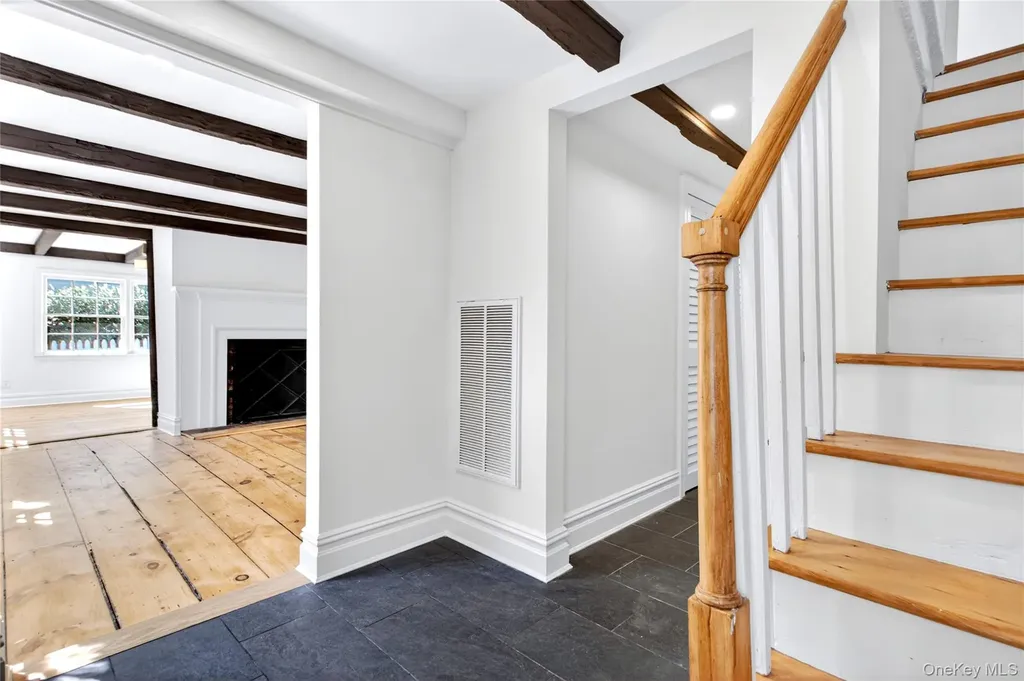 94 Main Street Roslyn NY 11576