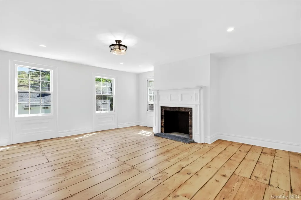 94 Main Street Roslyn NY 11576