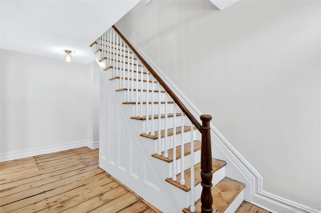 94 Main Street Roslyn NY 11576