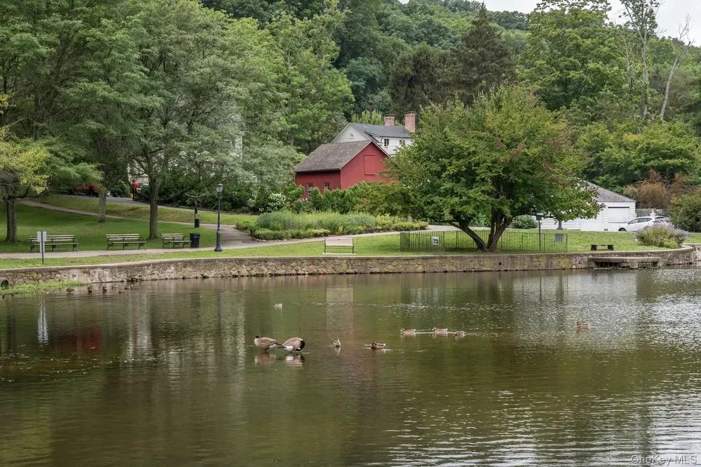 94 Main Street Roslyn NY 11576