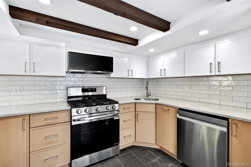 94 Main Street Roslyn NY 11576