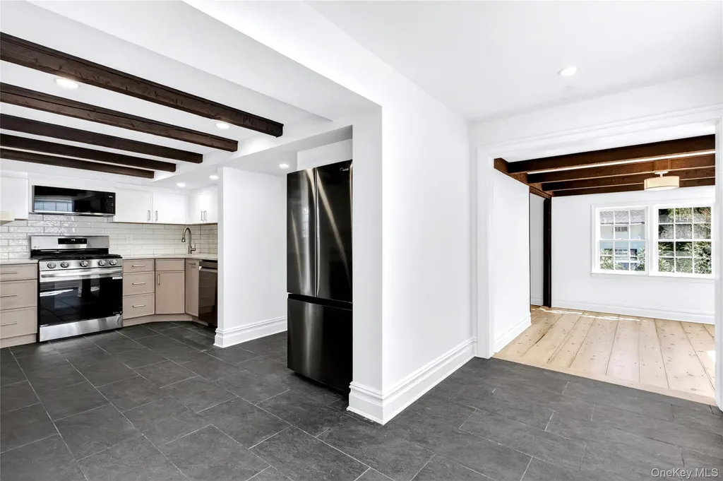 94 Main Street Roslyn NY 11576