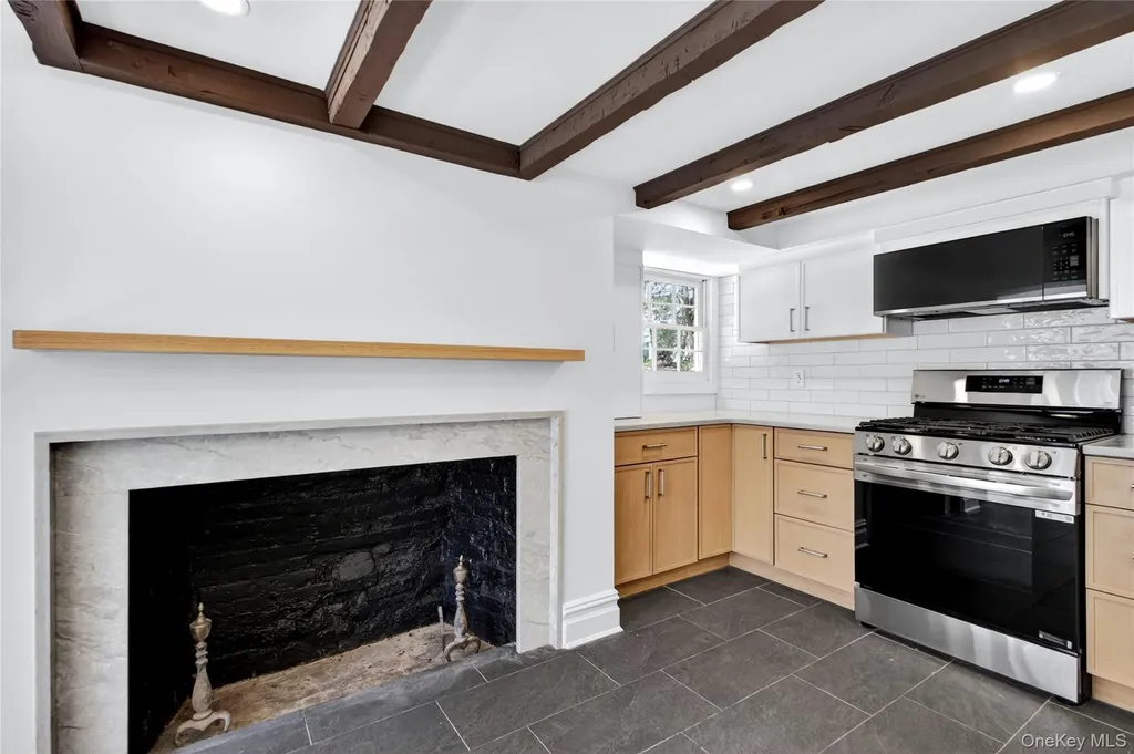 94 Main Street Roslyn NY 11576
