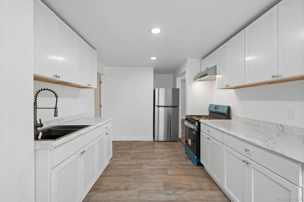 637 Violet Avenue Hyde Park NY 12538