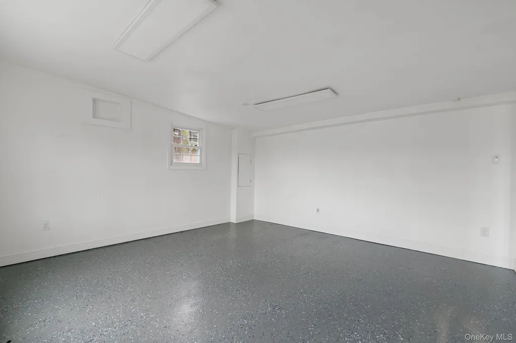 637 Violet Avenue Hyde Park NY 12538