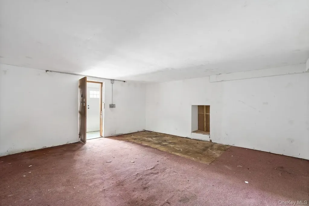 637 Violet Avenue Hyde Park NY 12538