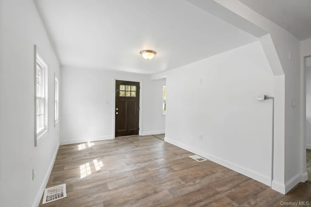 637 Violet Avenue Hyde Park NY 12538