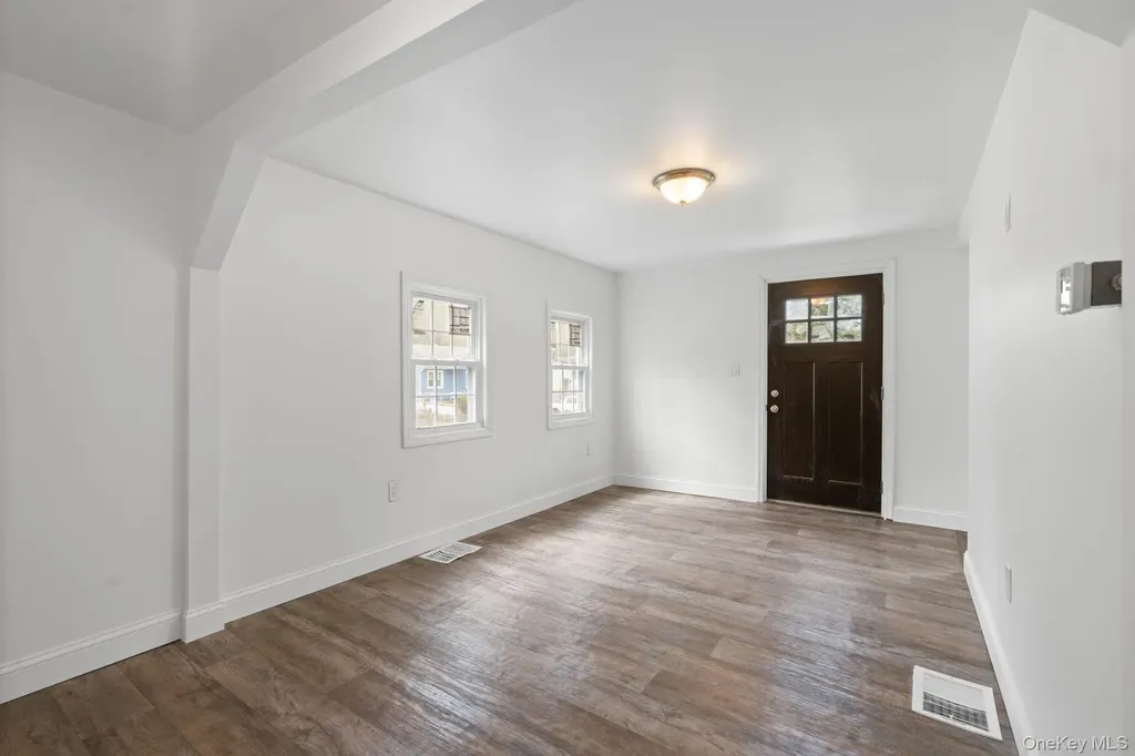637 Violet Avenue Hyde Park NY 12538